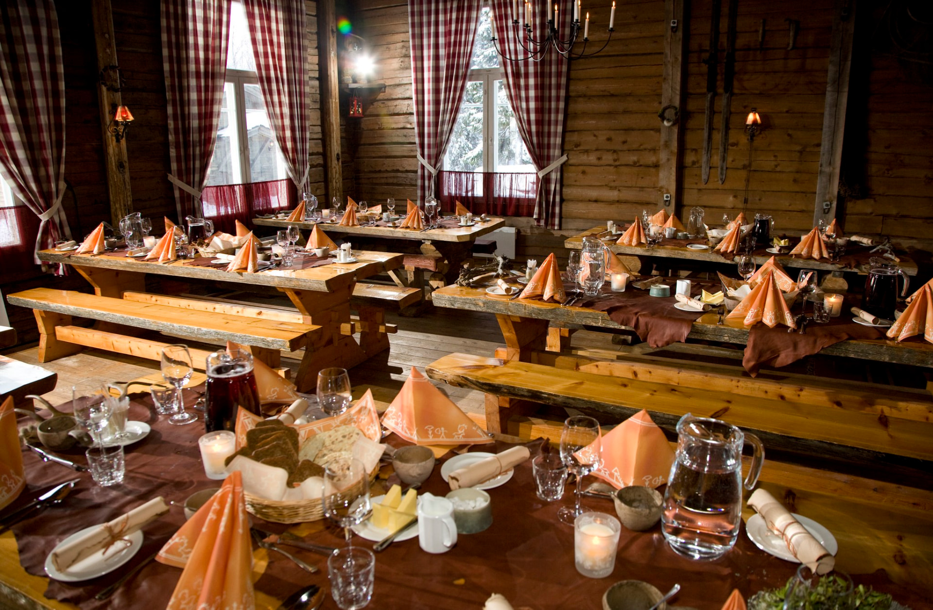 Poropirtti log lodge in winter